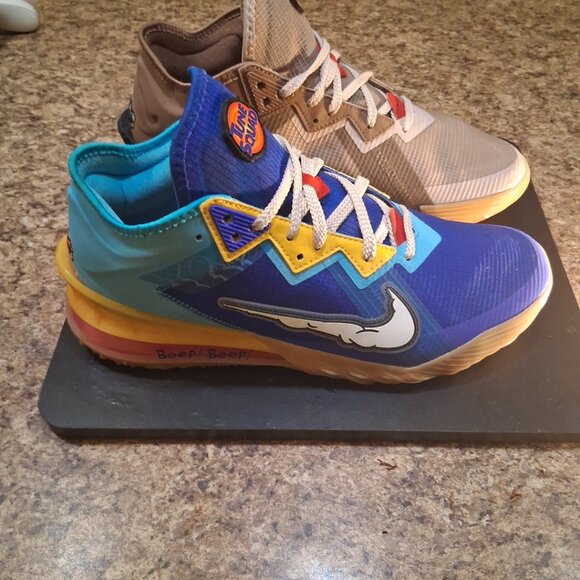 nike lebron 18 low wile e. vs roadrunner space jam size 10.5 like new condition main image 5